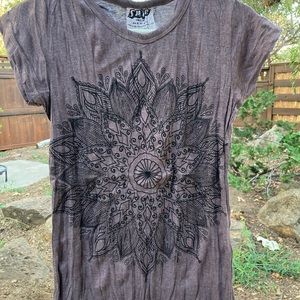 Mandala print yoga tee shirt-100% cotton NWOT’s Brown med